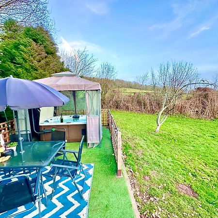 Three Bedroom Rural, Relaxing And Peaceful,Dogs Welcome! With Cymru Holidays Abergavenny Bagian luar foto