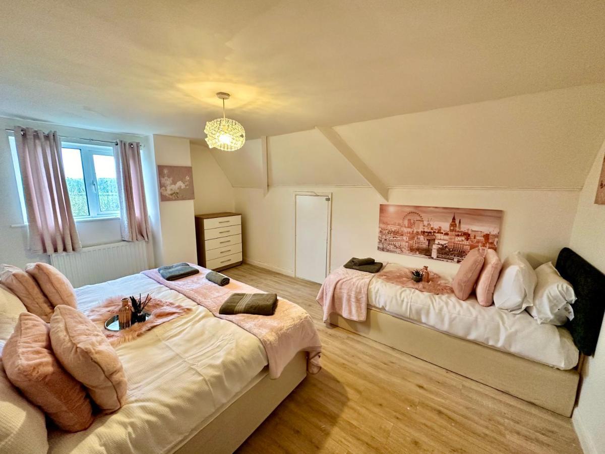 Three Bedroom Rural, Relaxing And Peaceful,Dogs Welcome! With Cymru Holidays Abergavenny Bagian luar foto