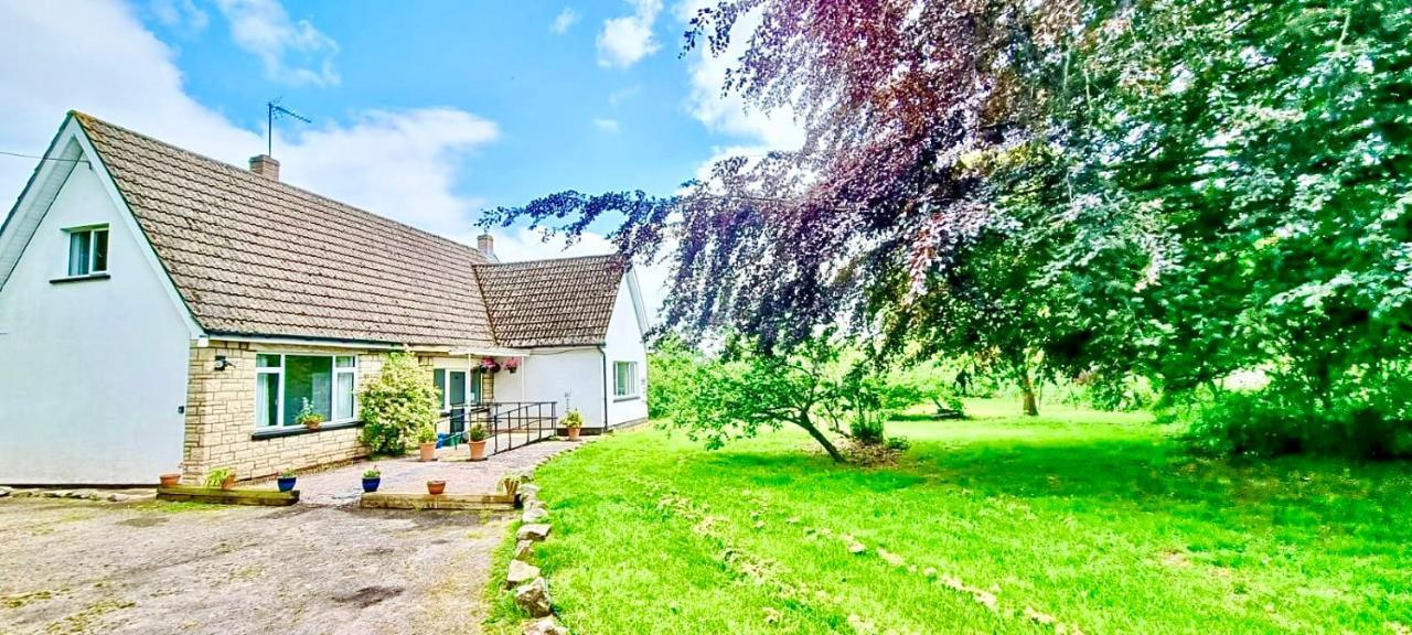 Three Bedroom Rural, Relaxing And Peaceful,Dogs Welcome! With Cymru Holidays Abergavenny Bagian luar foto