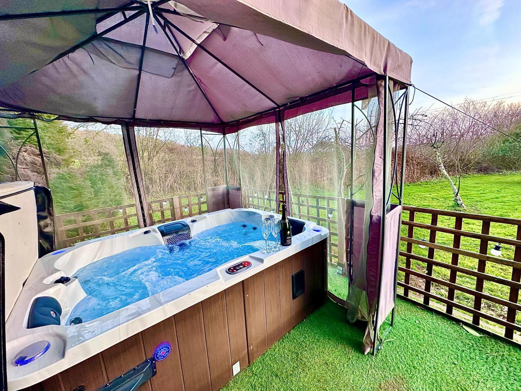 Three Bedroom Rural, Relaxing And Peaceful,Dogs Welcome! With Cymru Holidays Abergavenny Bagian luar foto