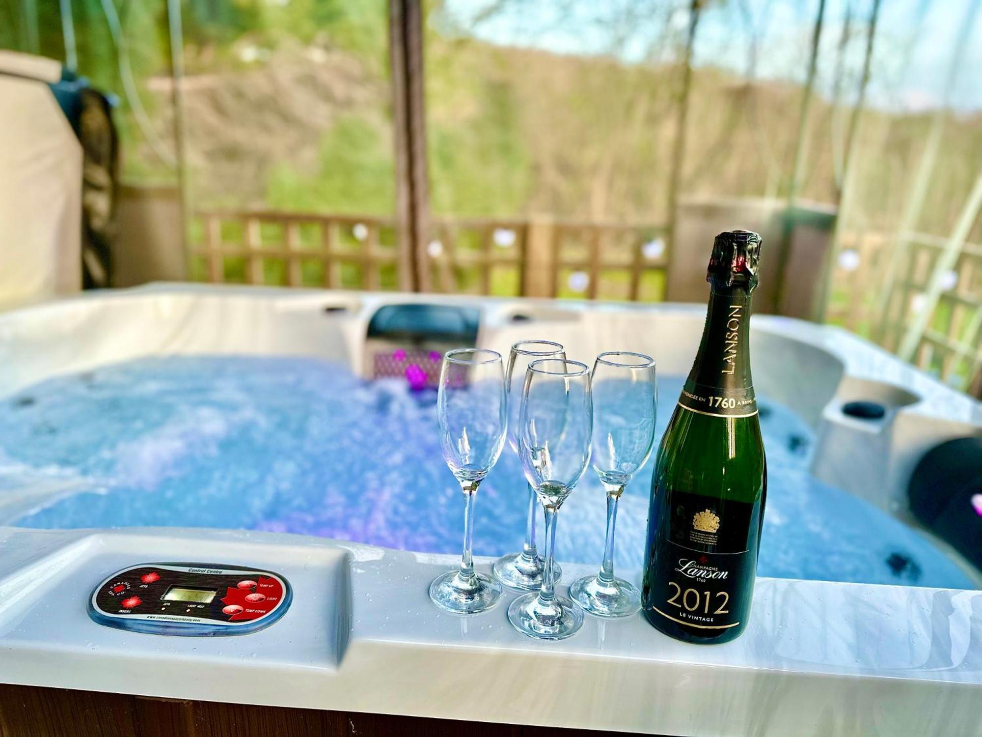 Three Bedroom Rural, Relaxing And Peaceful,Dogs Welcome! With Cymru Holidays Abergavenny Bagian luar foto