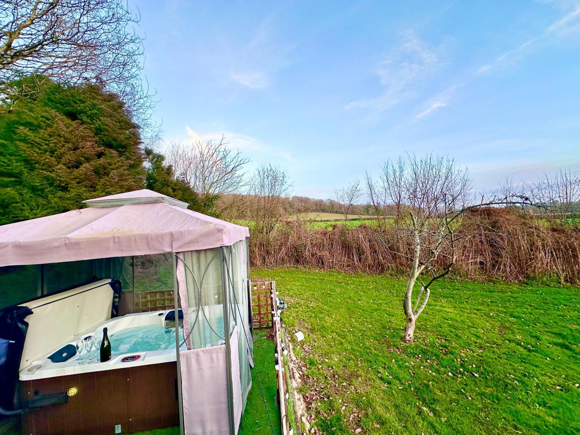 Three Bedroom Rural, Relaxing And Peaceful,Dogs Welcome! With Cymru Holidays Abergavenny Bagian luar foto